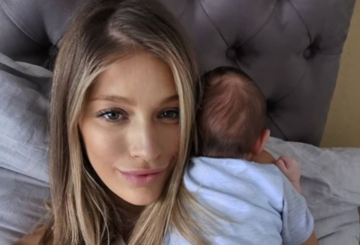 Dana Čapkovičová s rodinou a so psom